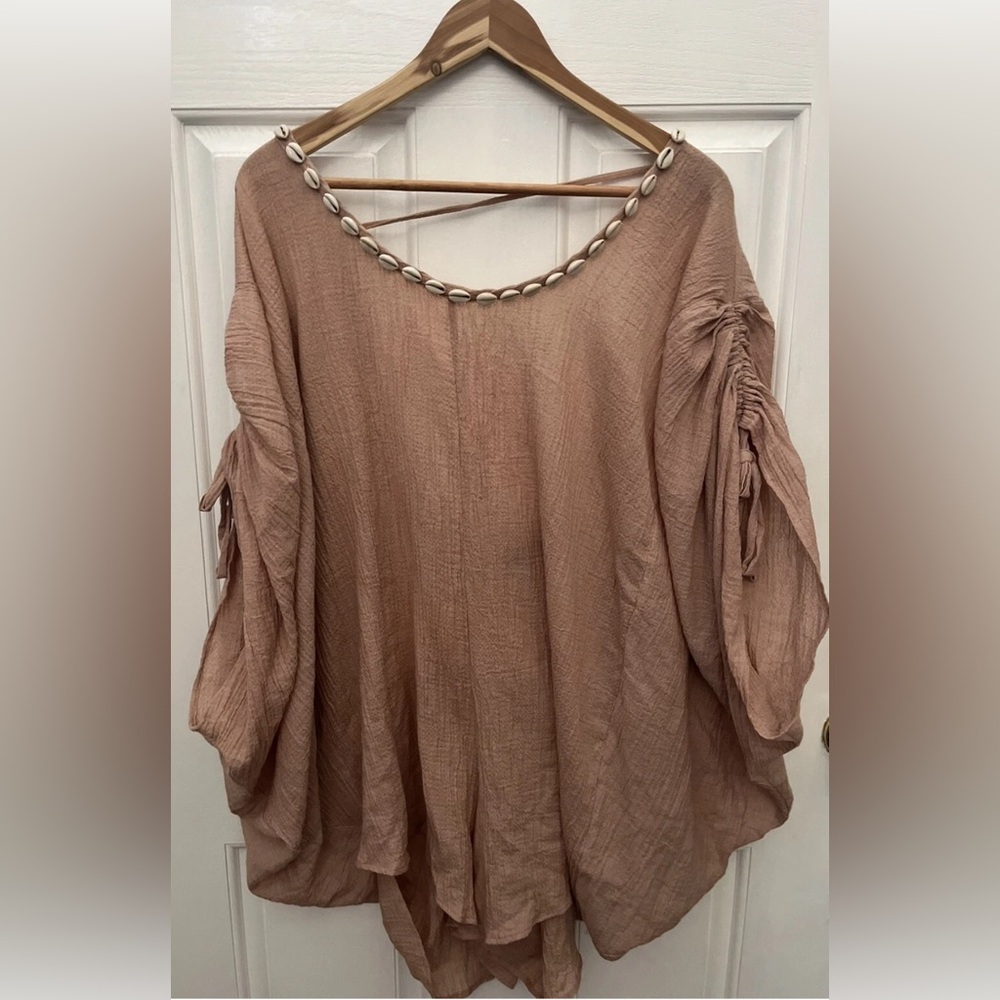 PRE-OWNED WOMEN'S HONEY PUNCH SEA SHELL ROMPER- DUSTY PINK- MEDIUM